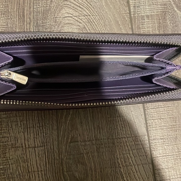 COPY - Purple Coach wallet - Picture 3 of 3
